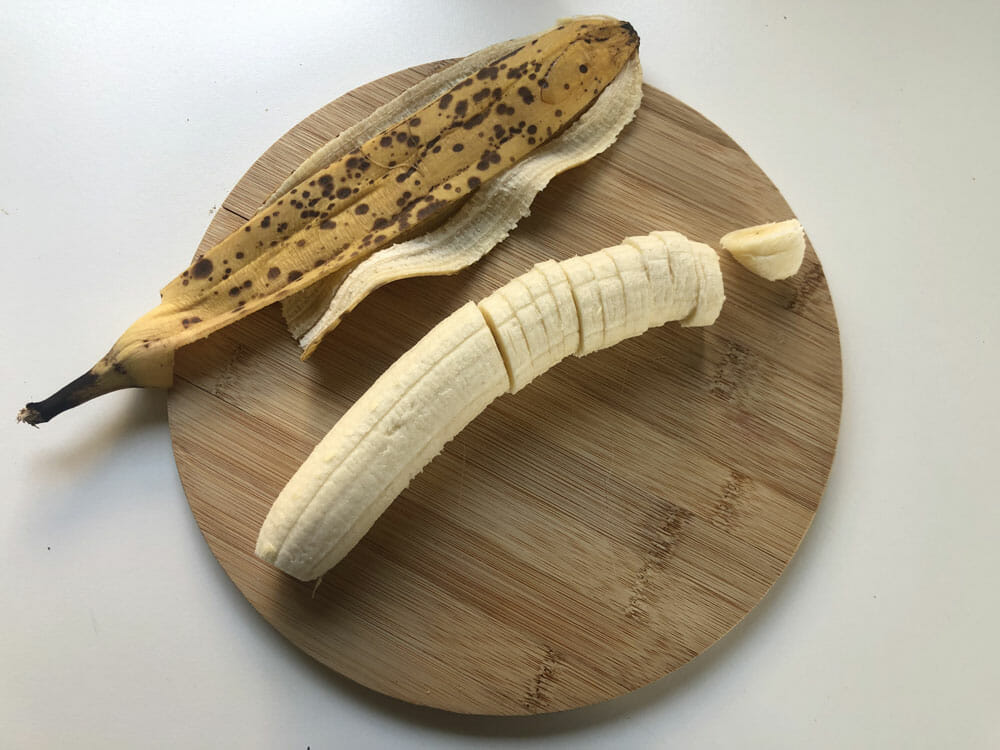 Eis selber machen: Banane in Scheiben zum Einfrieren für Nicecream