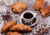 Croissants und Kaffee nicht auf leern Magen essen