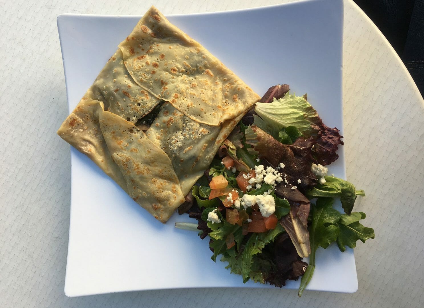 Glutenfreie Buchweizenpfannkuchen: süß oder herzhaft 4 Glutenfreie, herzhafte Buchweizen Pfannkuchen mit Salat