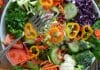 Kohlenhydrate - verschiedene Gemüsesorten auf einem Teller