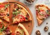 Pizzateig Rezept – lecker belegte Pizzastücke