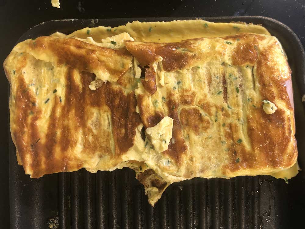 Sandwich Omelett zusammengeklappt