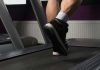 Sport bei Lungenkrankheiten – Füße auf einem Laufband