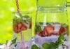 Nicht nur Wasser trinken: kalorienarme Getränke - Erdbeerlimonade