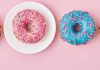 Zucker – bunt glasierte Donuts
